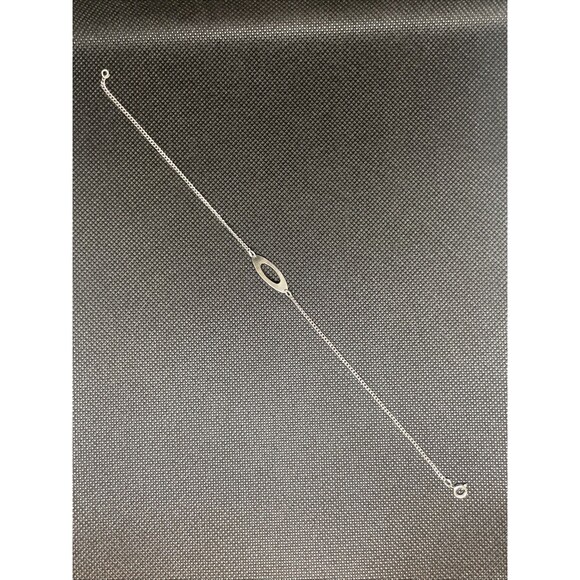 Vintage Avon 9” Anklet Silver Tone Chain w/ Oval Cutout Centerpiece - Picture 1 of 3